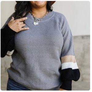 Gray Sweater w/Colorblock Sleeves M